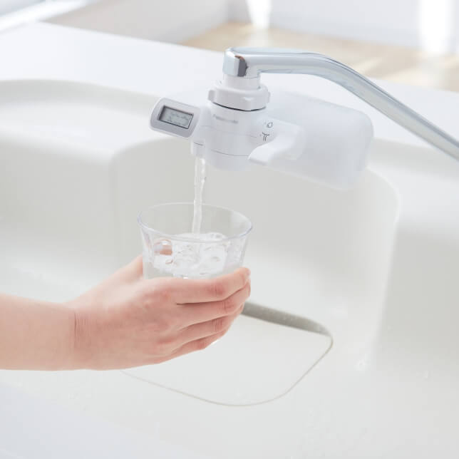 Máy lọc nước tại vòi Panasonic TK-CJ600 tạo bao nhiêu lít nước trong 1 phút?